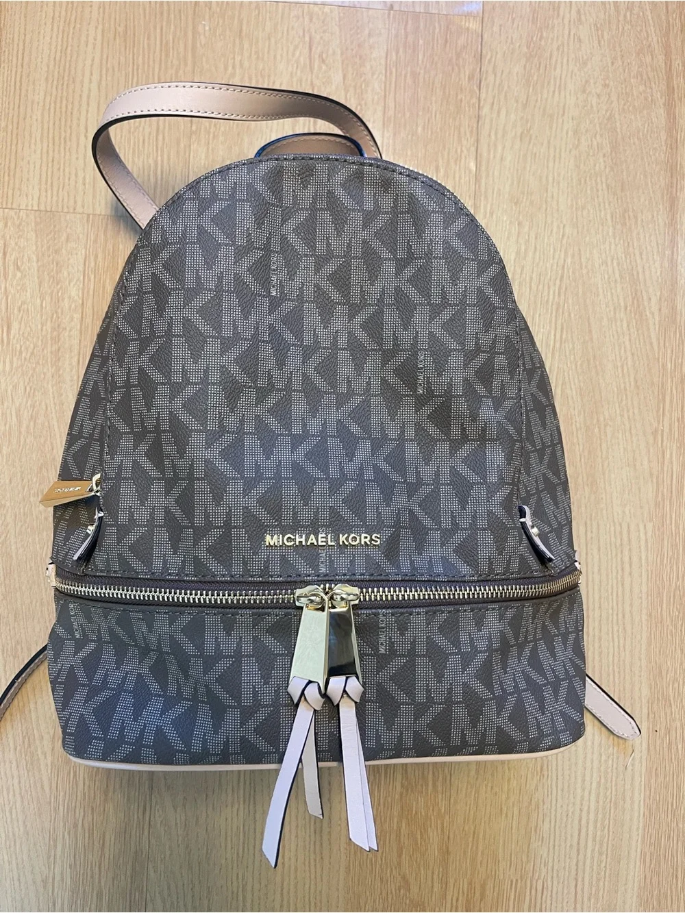Michael Kors MK Logo med Backpack with Gold Hardware new